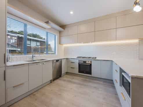 9B Totara Grove, Hillcrest