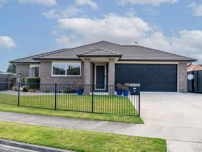 24 Stan Heather Drive, Glenview