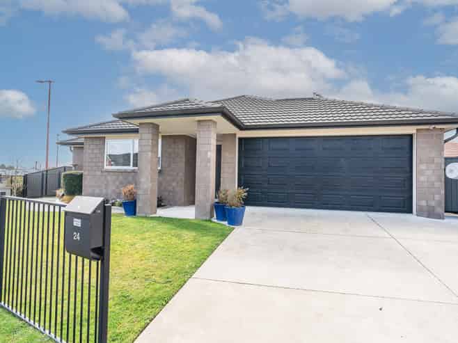 24 Stan Heather Drive, Glenview