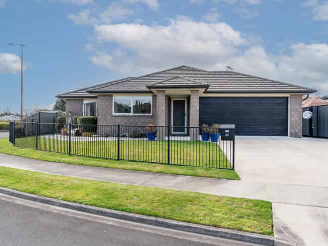 24 Stan Heather Drive, Glenview