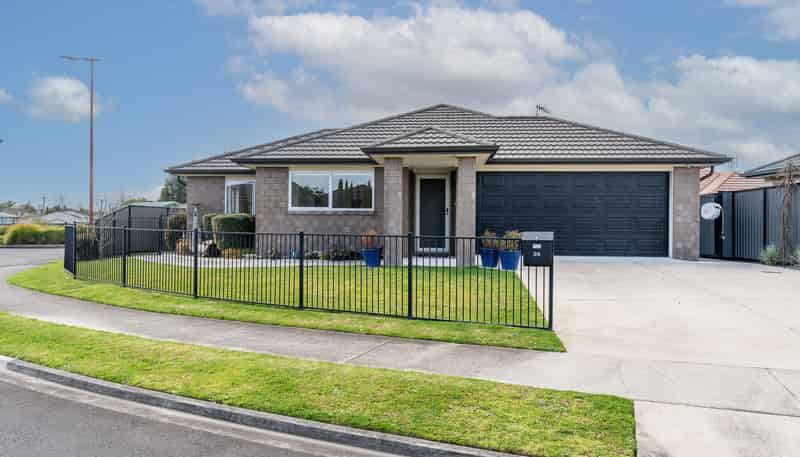 24 Stan Heather Drive, Glenview