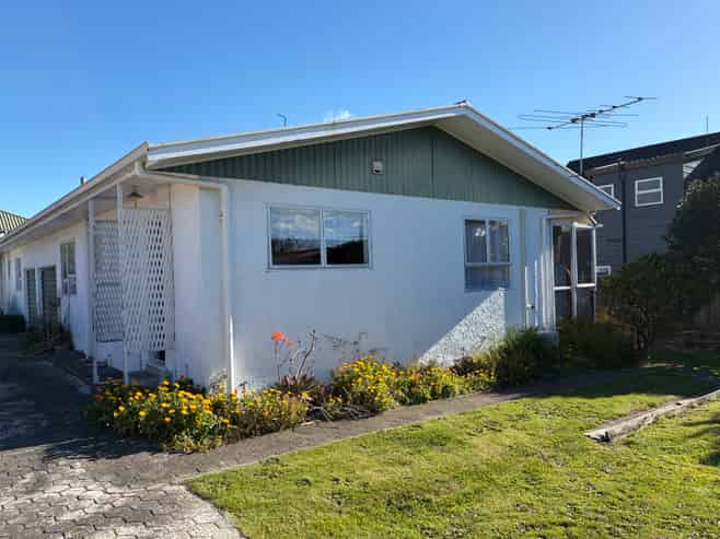 A/1/4 Sadlier st, Stoke