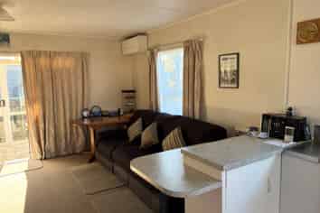 A/1/4 Sadlier st, Stoke