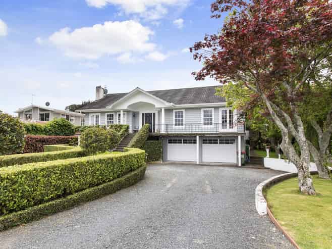 1046 River Road, Queenwood