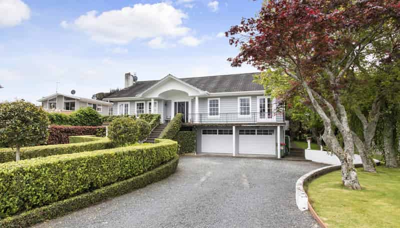 1046 River Road, Queenwood