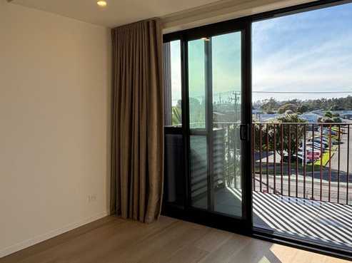 105/2B Te Ara Taurapa, Point Chevalier
