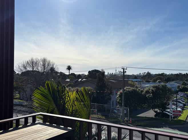 105/2B Te Ara Taurapa, Point Chevalier