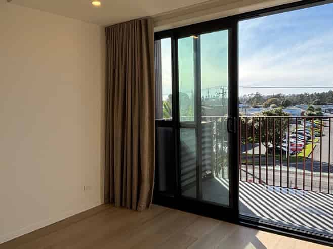 105/2B Te Ara Taurapa, Point Chevalier