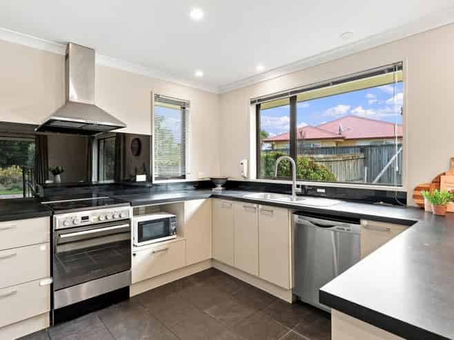 8 St Clair Close, Saint Clair
