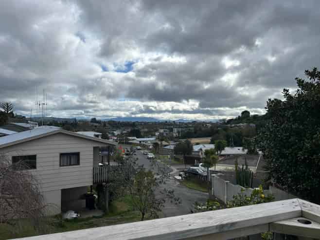 94 Jonathon Street, Brookfield