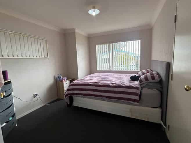94 Jonathon Street, Brookfield