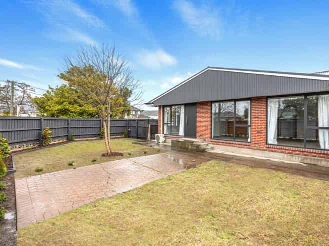 39 Hills Road, Edgeware