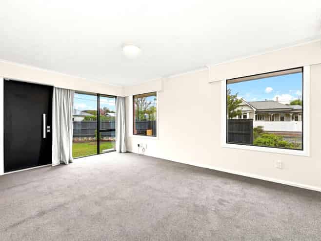 39 Hills Road, Edgeware