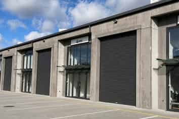 Modern Papamoa commercial opportunity