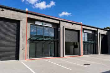 Modern Papamoa commercial opportunity