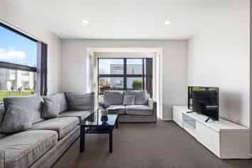 11 Soaring Bird Drive, Takanini