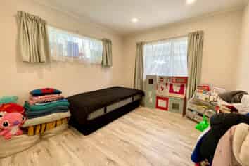 1/2 Silverstone Place, Henderson
