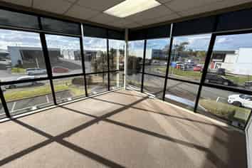 Wiri Office with Excellent Connectivity