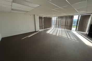 Wiri Office with Excellent Connectivity