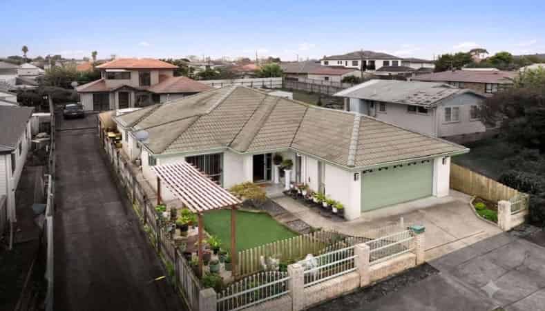 16 Atkinson Avenue, Papatoetoe