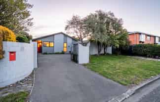 19 Yellowstone Crescent , Burwood