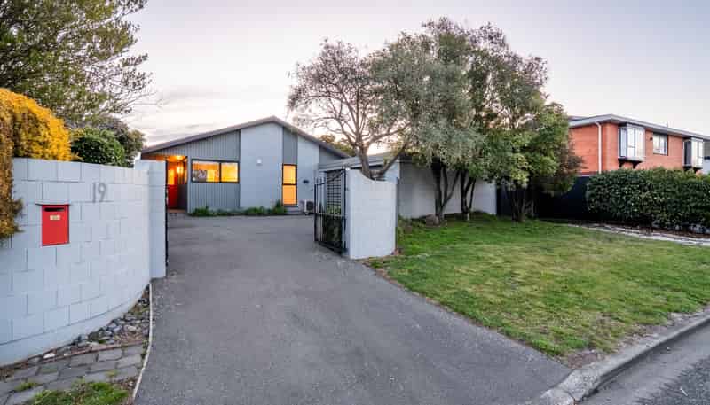 19 Yellowstone Crescent , Burwood