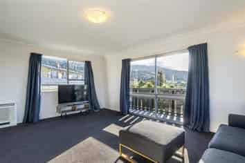 74 Centennial Ave, Helensburgh