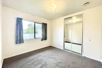 1/17 Orchid Pl, Te Atatu South
