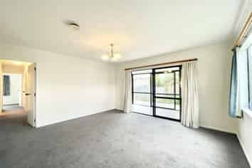 1/17 Orchid Pl, Te Atatu South
