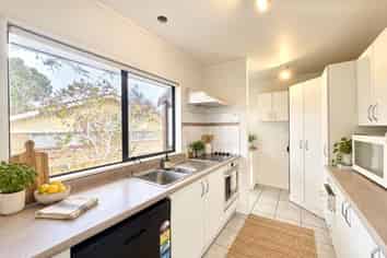 1/17 Orchid Pl, Te Atatu South