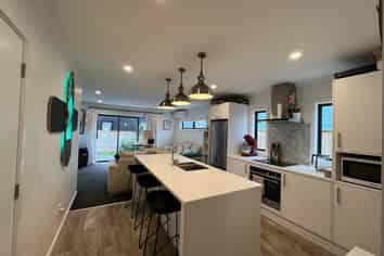 561A High Street, Boulcott