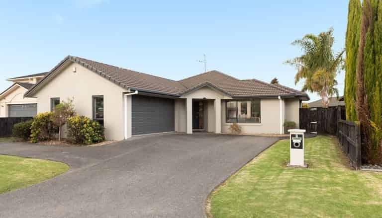 7 Paradise Place, Matua