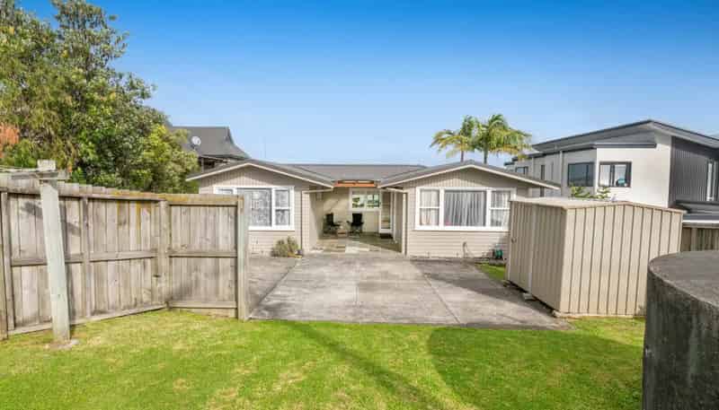 805 Whangaparaoa Road , Manly