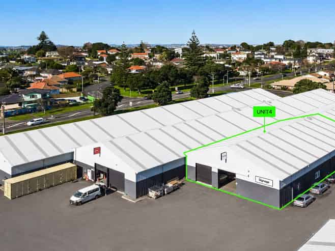 Clear-Span Warehouse in Prime Position