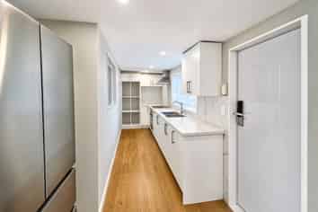 1/1 Lambrown drive, Totara Vale