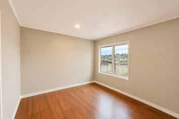 1/1 Lambrown drive, Totara Vale