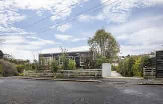8 Aitken Place, Mornington