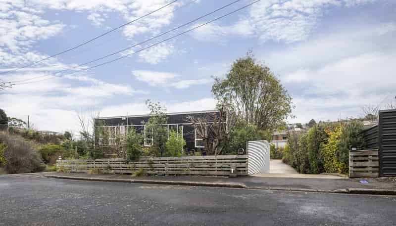 8 Aitken Place, Mornington