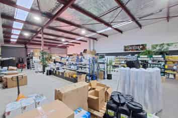 MANUKAU CITY 380M² SPACE
