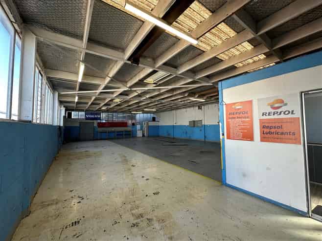 Standalone Warehouse & Secure Yard