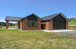 14 Riversong Road, Kauri