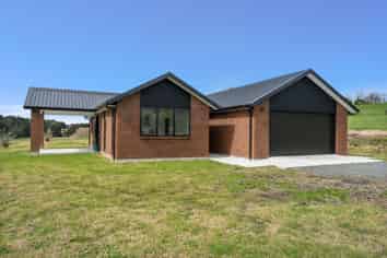 14 Riversong Road, Kauri