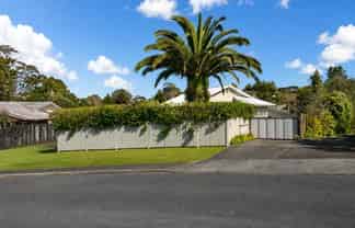 35 Cyclarama Crescent, Massey