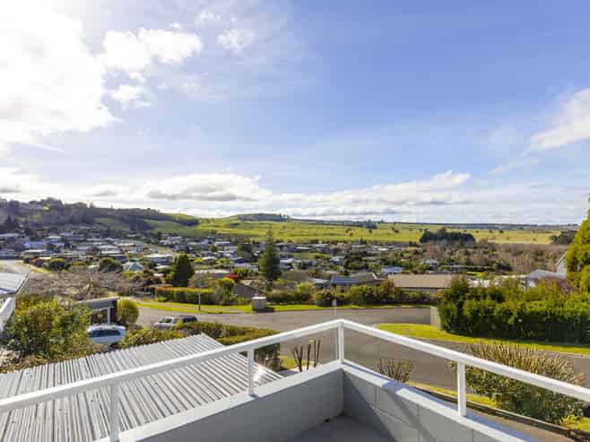 18 Scenic Heights, Acacia Bay