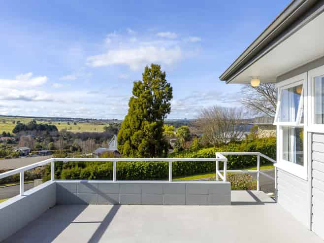 18 Scenic Heights, Acacia Bay