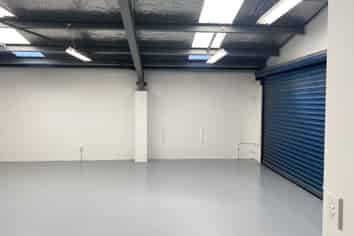 Showroom/Offices Close to 4 Aves