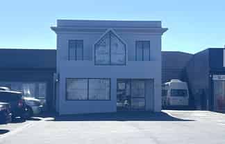 Showroom/Offices Close to 4 Aves