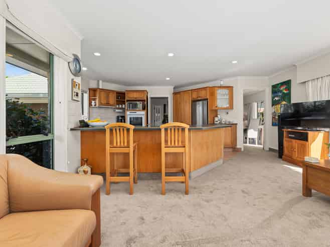 16 Cranbrook Grove, Waikanae