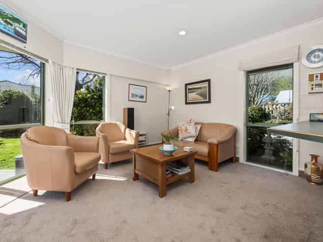 16 Cranbrook Grove, Waikanae
