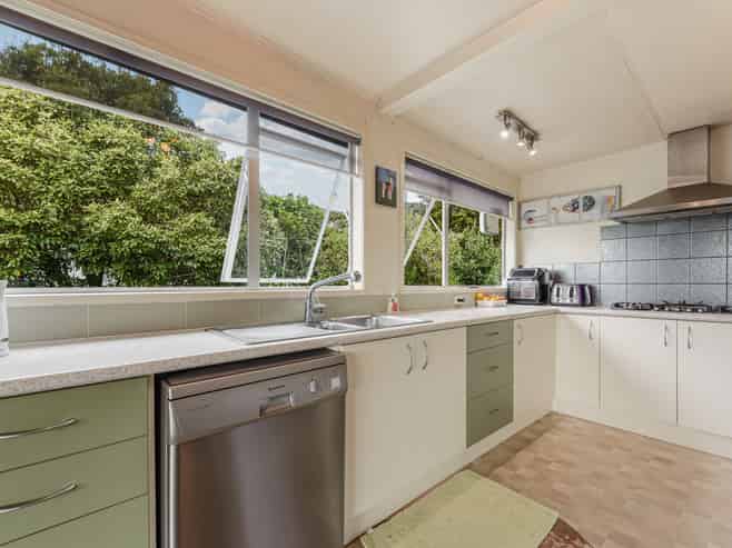 23 Moana View Road, Waikawa